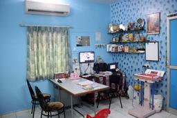 https://www.indiacom.com/photogallery/AKO67538_Dr.s Room.jpg