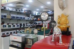 https://www.indiacom.com/photogallery/PNE1078914_Surprise Car Accessories, Car Accessories2.jpg