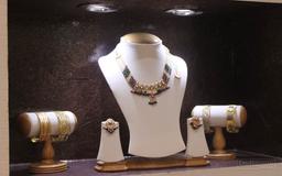 https://www.indiacom.com/photogallery/DLI1120323_Shri Ram Jewellers Product3.jpg