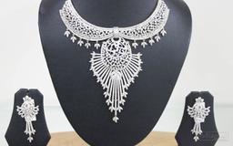 https://www.indiacom.com/photogallery/DLI1258965_Joharis Jewels Product2.jpg