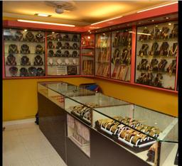 https://www.indiacom.com/photogallery/GOA938518_Surya Jewellers-Interior1.jpg