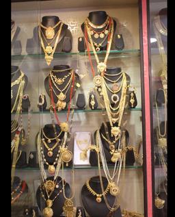 https://www.indiacom.com/photogallery/GOA938518_Surya Jewellers-Interior2.jpg