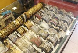 https://www.indiacom.com/photogallery/GOA938518_Surya Jewellers-Product1.jpg
