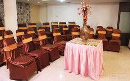 https://www.indiacom.com/photogallery/HYD1138298_Kholanis Fine Dining Restaurant Interior2.jpg