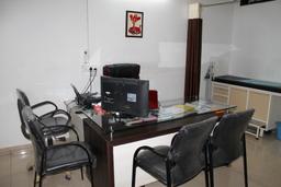 https://www.indiacom.com/photogallery/JAL175965_Dr.s Room2.jpg