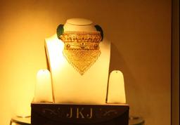 https://www.indiacom.com/photogallery/JPR54608_Jkj & Sons Jewellers-product1.jpg