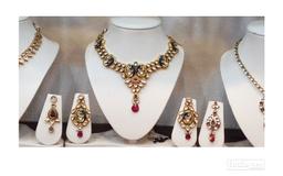 https://www.indiacom.com/photogallery/KAL976138_H M Jewellers Product2.jpg