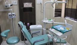 https://www.indiacom.com/photogallery/LAT1361_Yash Super Speciality Dental Clinic - Equipments1.jpg