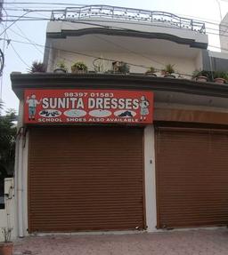 https://www.indiacom.com/photogallery/LUK9771_Sunita Dresses_Dress Materials.jpg