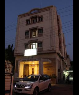 https://www.indiacom.com/photogallery/NAN1829_Hotel Anuradha Palace-Front.jpg