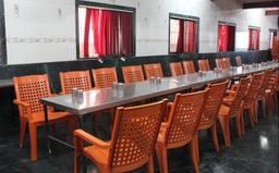 https://www.indiacom.com/photogallery/PNE1121146_Aradhana Garden Restaurant and Lodge - dinning table.jpg