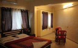 https://www.indiacom.com/photogallery/PNE1149496_Hotel Yashraj - Interior3.jpg