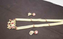https://www.indiacom.com/photogallery/PNE180820_Motiwale H A Gems & Pearls Pvt Ltd Product3.jpg
