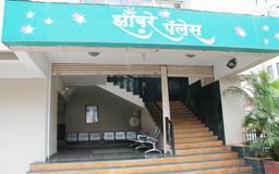 https://www.indiacom.com/photogallery/PNE920081_Zambare Palace Store Front.jpg