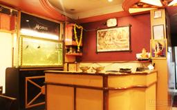 https://www.indiacom.com/photogallery/RJT990380_Moris Fast Food & Restaurant Interior1.jpg