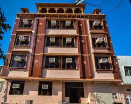 https://www.indiacom.com/photogallery/JPR54607_Hotel Ramsingh Palace-storefront.jpg