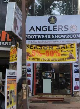 https://www.indiacom.com/photogallery/PCY13809_Anglers Footwear Showroom_Footwear Shops.jpg
