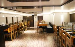 https://www.indiacom.com/photogallery/PNE957577_Woodlands Restaurant And Bar Interior3.jpg