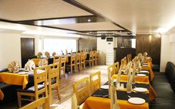 https://www.indiacom.com/photogallery/PNE957577_Woodlands Restaurant And Bar Interior4.jpg