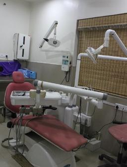 https://www.indiacom.com/photogallery/ANR898943_Sai Care Dental Clinic - Patient Checking room2.jpg