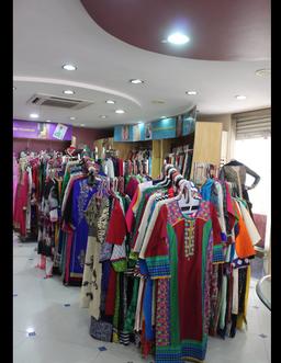 https://www.indiacom.com/photogallery/ANR898949_Libas Fashion Mall-Interior2.jpg