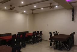 https://www.indiacom.com/photogallery/AUR1089645_Hotel Abhinandan Family Restaurant-Interior2.jpg