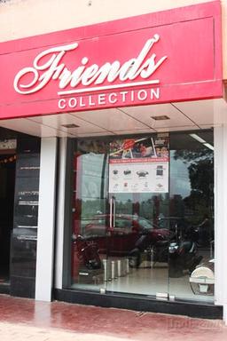 https://www.indiacom.com/photogallery/GOA923117_Friends Collection Store Front.jpg