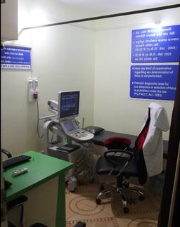 https://www.indiacom.com/photogallery/LAT1348_Mane Diagnostic Center - Dr's room1.jpg