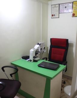 https://www.indiacom.com/photogallery/LAT1348_Mane Diagnostic Center - Dr's room2.jpg