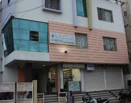 https://www.indiacom.com/photogallery/LAT1367_Malu Hospital - Front View.jpg
