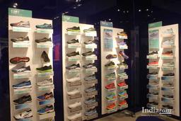 https://www.indiacom.com/photogallery/MUM1405231_Asics Exclusive Outlet, Sportswear1.jpg