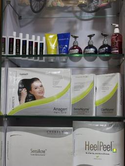 https://www.indiacom.com/photogallery/PNE1089117_Cleopatra Hair & Beauty Studio - Products.jpg