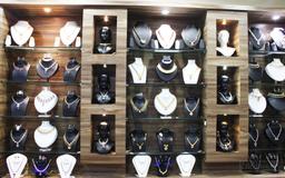 https://www.indiacom.com/photogallery/PNE1151351_Jade Pearls Jewellers Product2.jpg