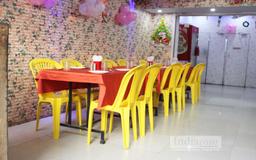 https://www.indiacom.com/photogallery/PNE1220539_Yashda Restaurant Veg - Non Veg Interior2.jpg