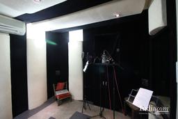 https://www.indiacom.com/photogallery/PNE1220840_F X Studio, Audio Visual Production Services, Recording Room.jpg