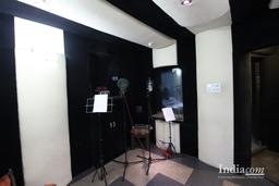 https://www.indiacom.com/photogallery/PNE1220840_F X Studio, Audio Visual Production Services, Recording Room1.jpg