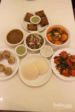 https://www.indiacom.com/photogallery/PNE1220957_Wadeshwar Restaurant, Restaurant5.jpg