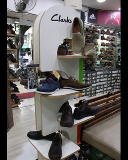 https://www.indiacom.com/photogallery/PNE39510_Kumar Footwear-interior2.jpg
