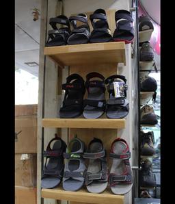 https://www.indiacom.com/photogallery/PNE39510_Kumar Footwear-interior3.jpg