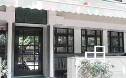 https://www.indiacom.com/photogallery/PNE42398_Shravan Restaurant Store Front.jpg