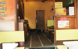 https://www.indiacom.com/photogallery/PNE948794_Hotel Maratha Kolhapur Darbar Interior1.jpg