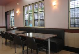 https://www.indiacom.com/photogallery/SAT913224_Ajinkya Restaurant-Interior3.jpg
