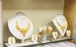 https://www.indiacom.com/photogallery/VAR1080264_Nishu Gold Ambika Art Jewellers Product3.jpg