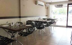 https://www.indiacom.com/photogallery/VAR1082658_Ruches Restaurant Interior1.jpg