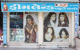 https://www.indiacom.com/photogallery/VAR1092389_Dreamland Beauty Care Store Front.jpg